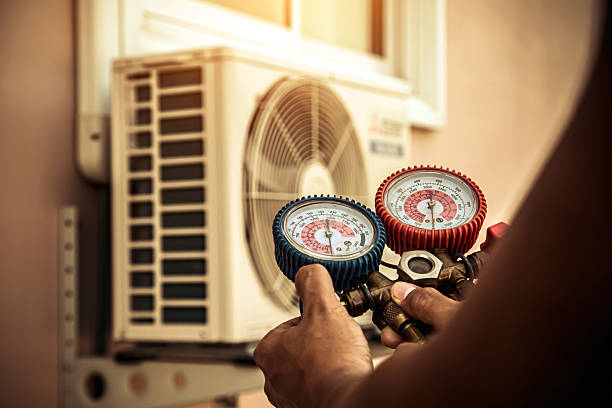 Professional Hvac technician working in Hockley, TX